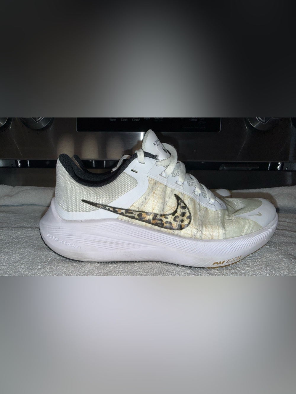 Nike Zoom Women’s White Athletic Shoe with Leopard-Print Swoosh Size 7.5 Women’s